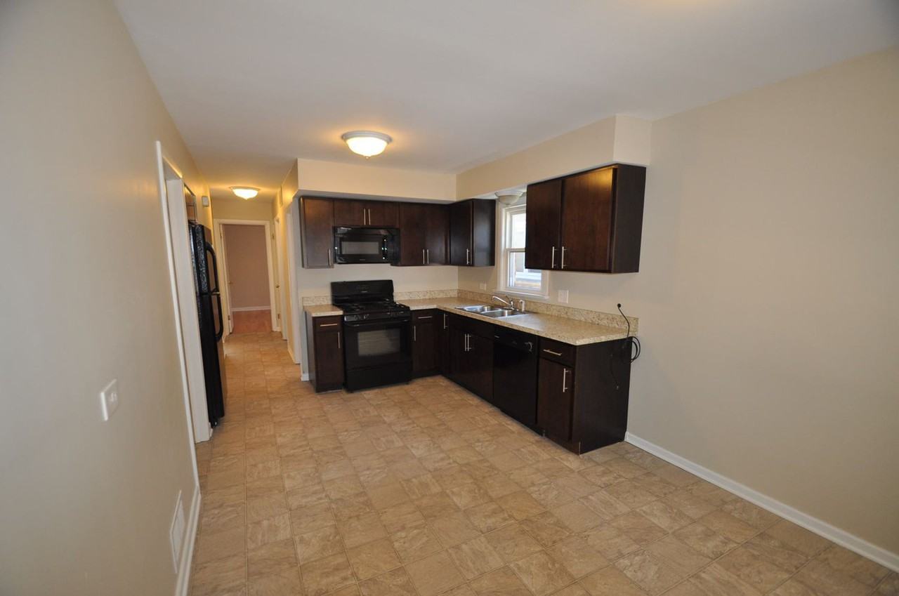 6924 W 64th Pl - Photo 2 of 9