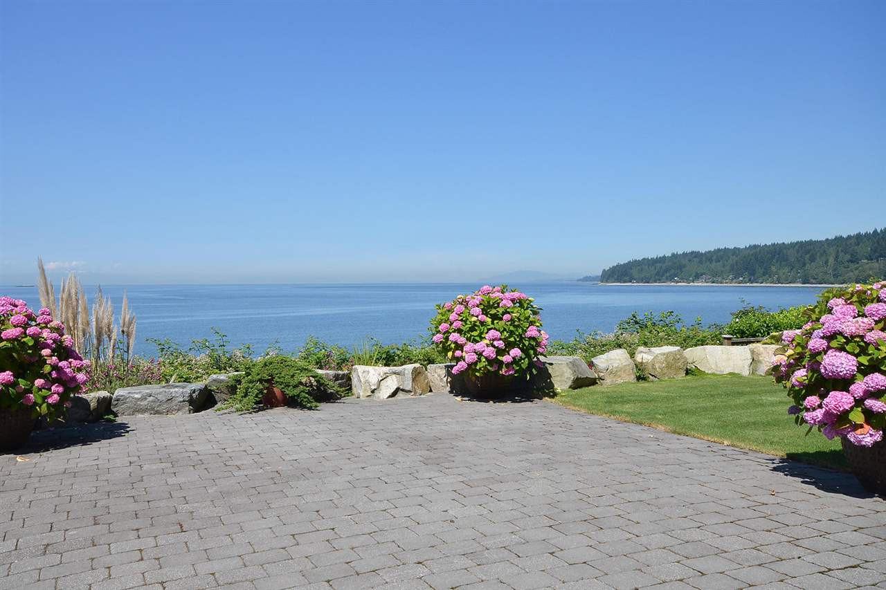1698 Ocean Beach Esplanade, Gibsons, BC V0N 1V5 4 Bedroom Apartment for