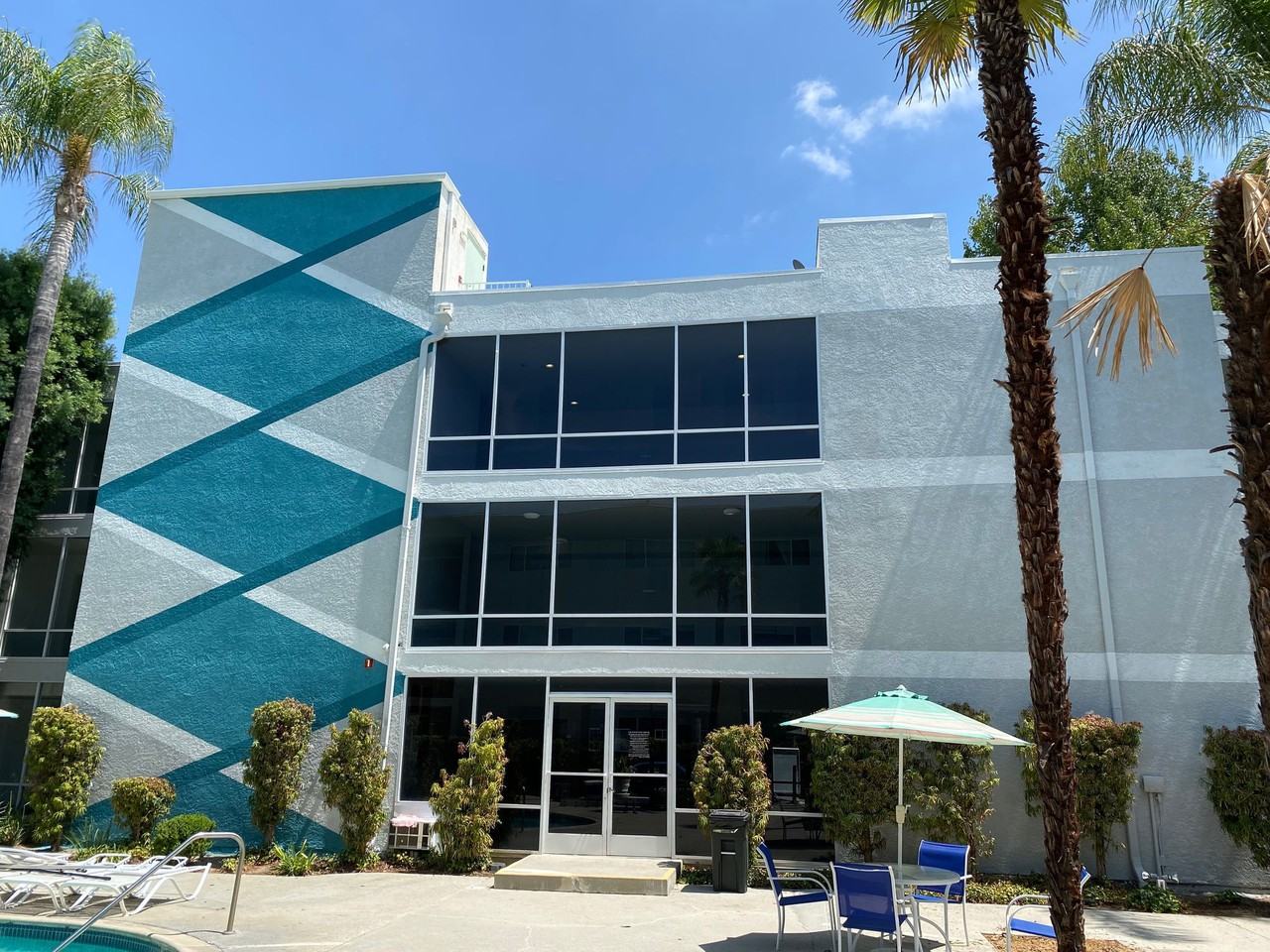 Mila Sherman Oaks - Photo 2 of 10