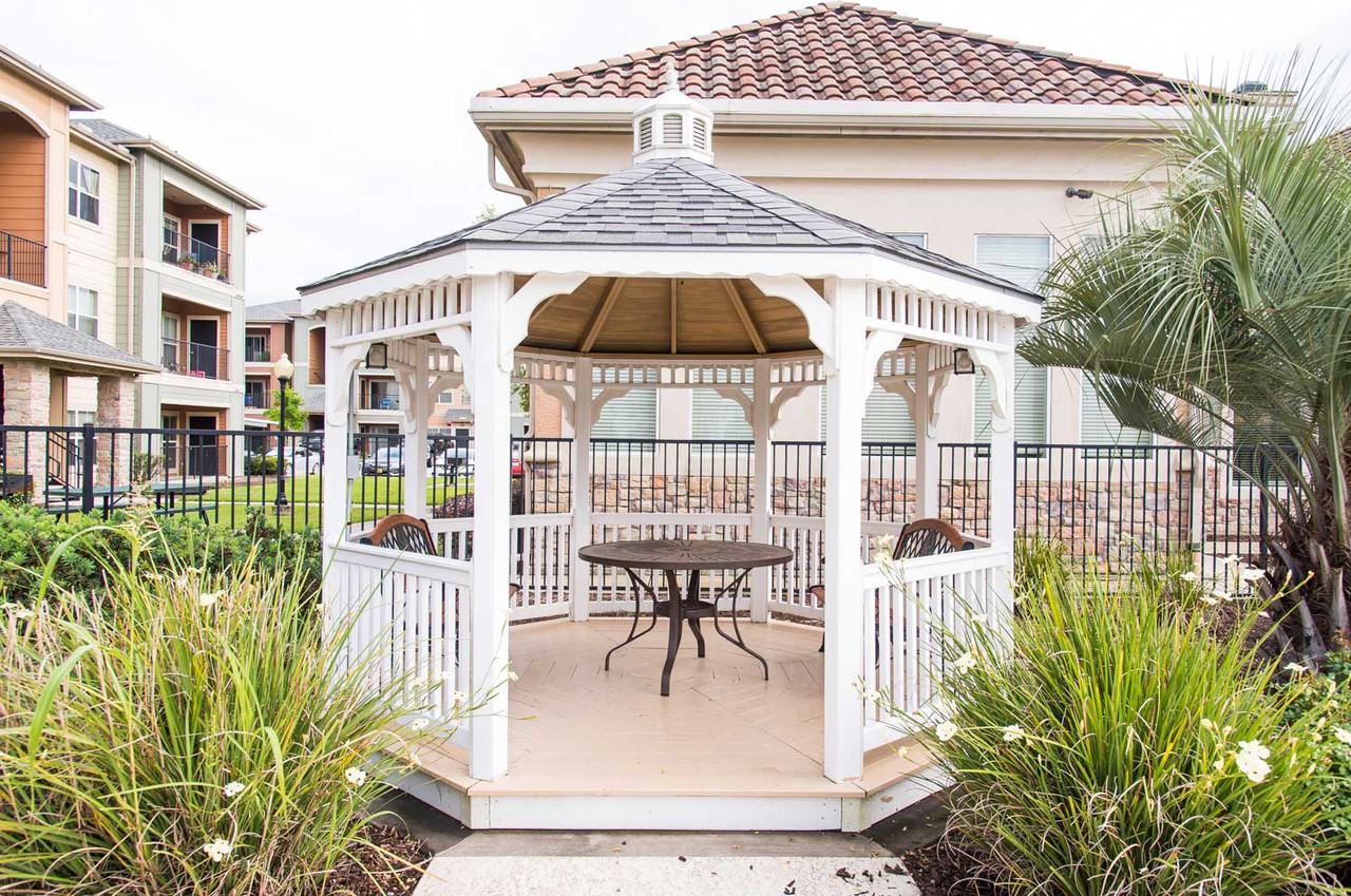 Oxford at Country Club - Photo 4 of 31