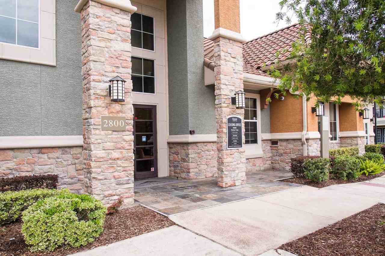 Oxford at Country Club - Photo 7 of 31