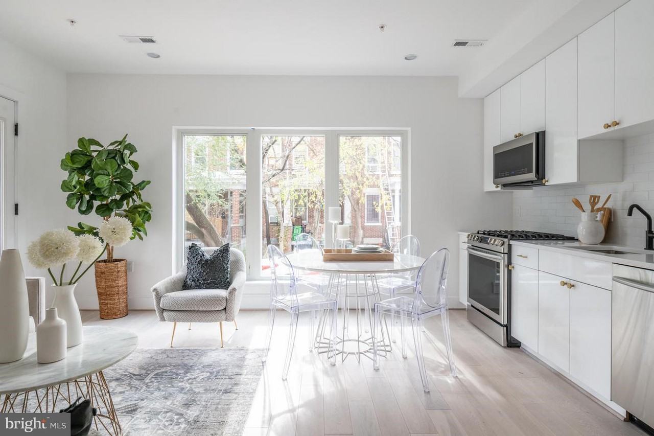 1415 Oak St Nw #202 - Photo 3 of 18