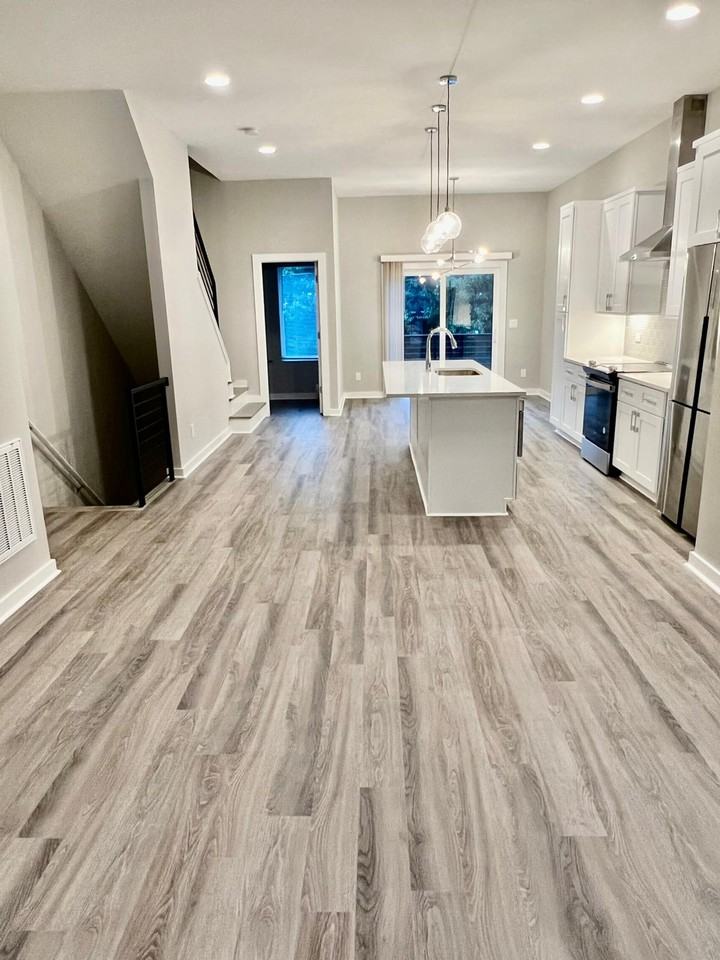 1027 Gregg St - Photo 5 of 50