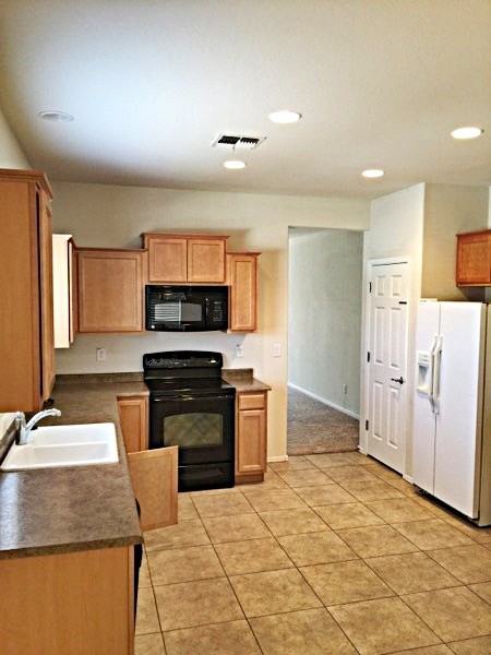 26185 W Behrend Dr - Photo 2 of 6