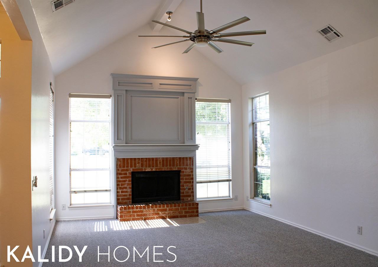 109 Nw 160th St #1 - Photo 3 of 50