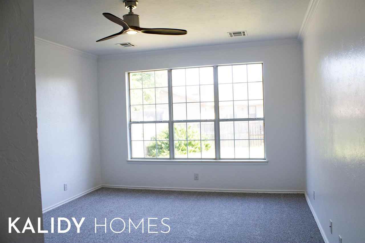 109 Nw 160th St #1 - Photo 5 of 50