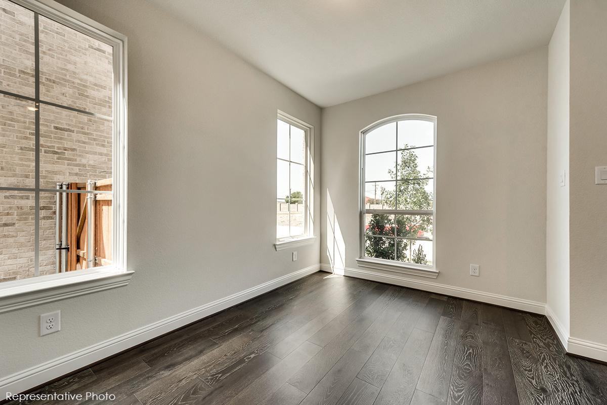 345 Gleneagles Dr - Photo 3 of 9