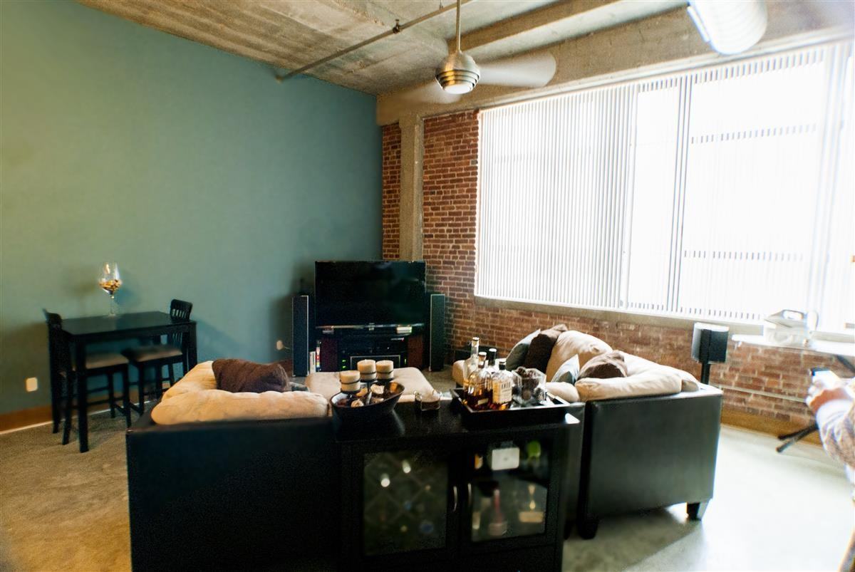 2201 Locust St #410 - Photo 2 of 6