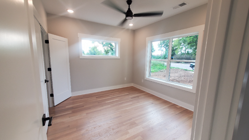 115 Green St - Photo 4 of 36