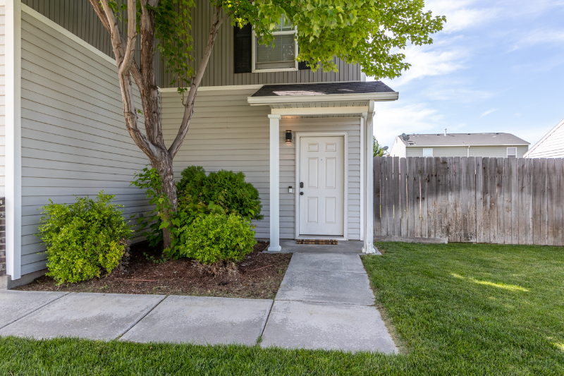 13779 Paraiso St - Photo 2 of 18