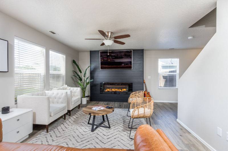 13779 Paraiso St - Photo 3 of 18