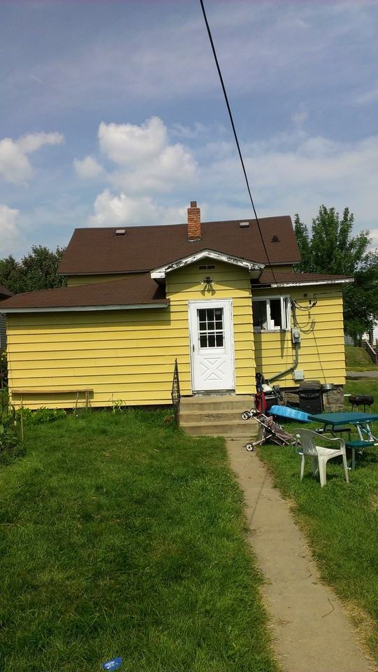 319 3rd St NW - Photo 2 of 3