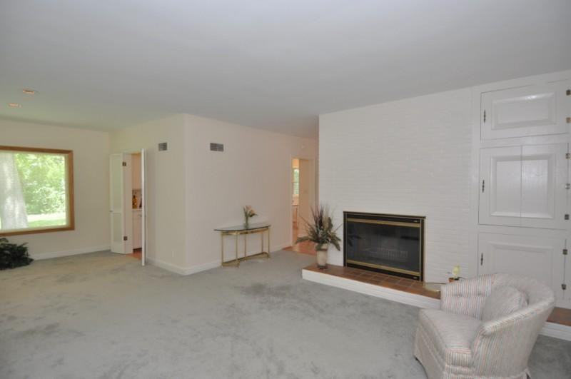 218 E Spooner Rd - Photo 3 of 12