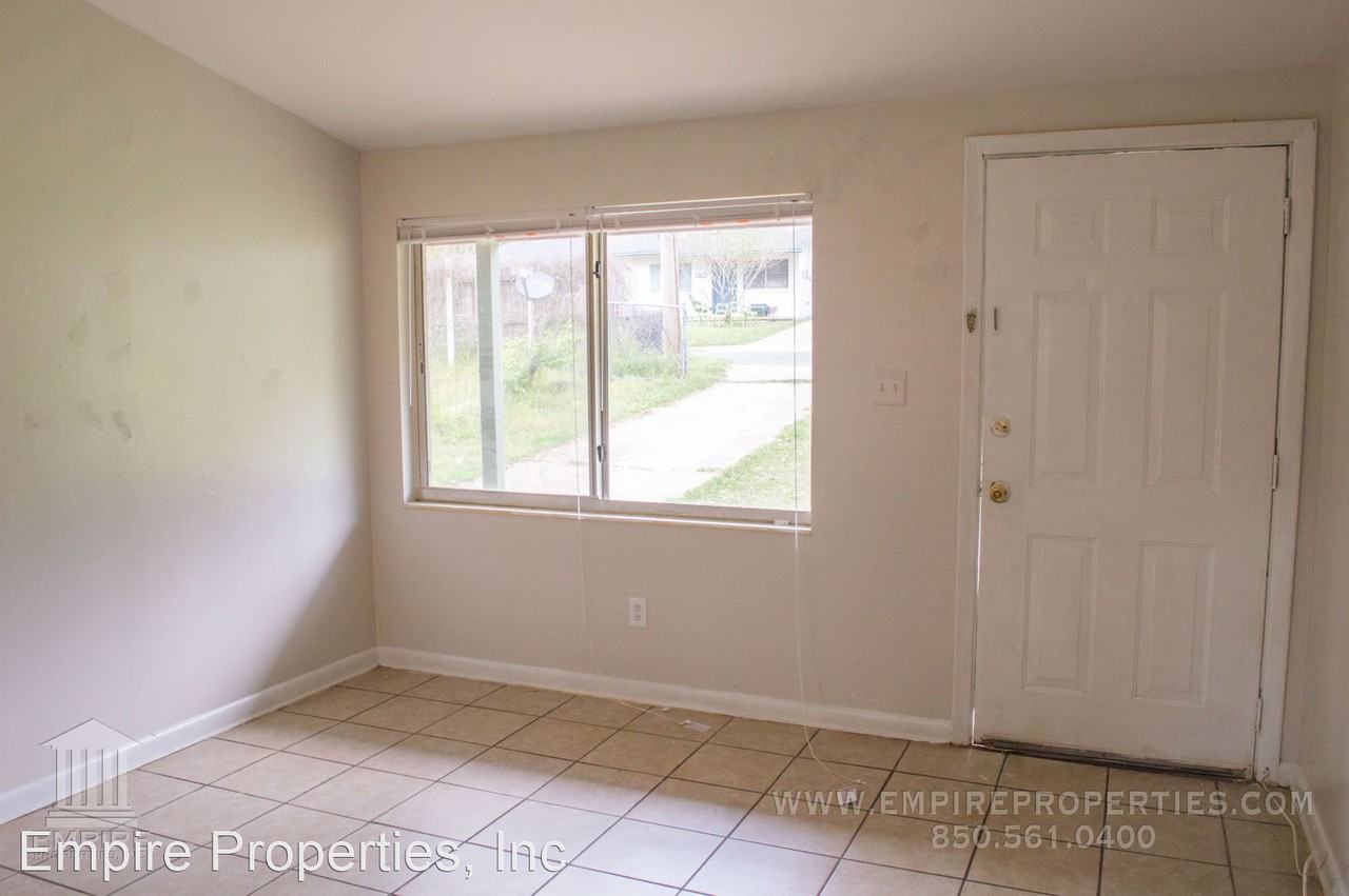 1321 Hutchinson St - Photo 2 of 18