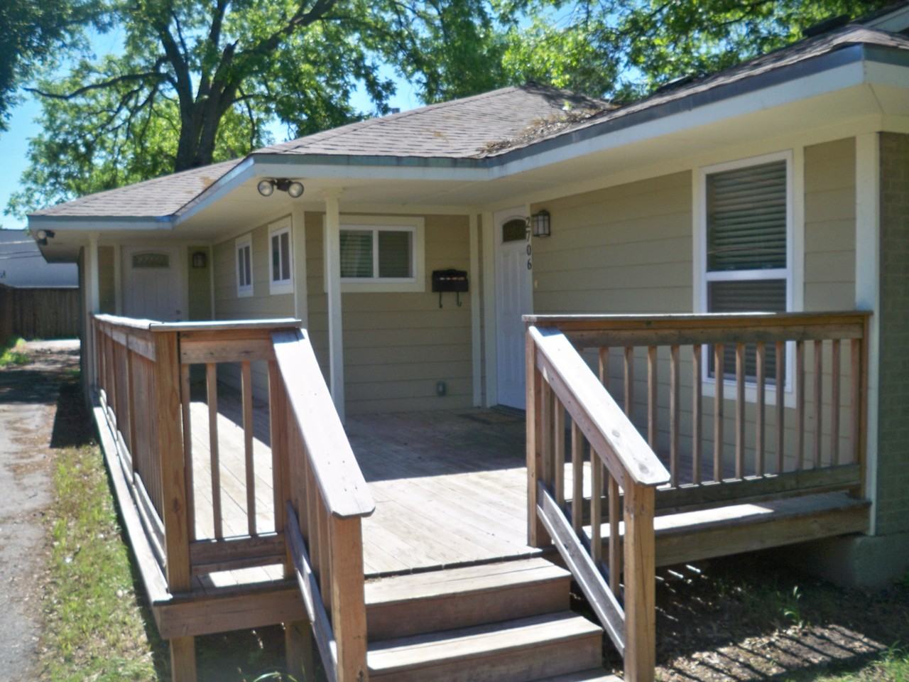 2706 Knight St - Photo 2 of 19