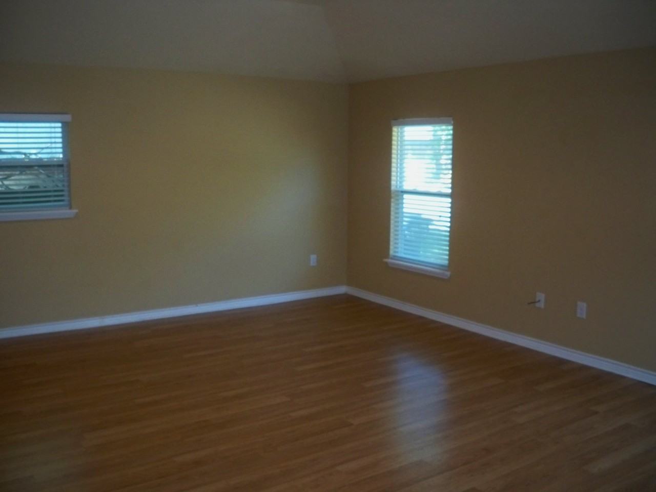 2706 Knight St - Photo 3 of 19