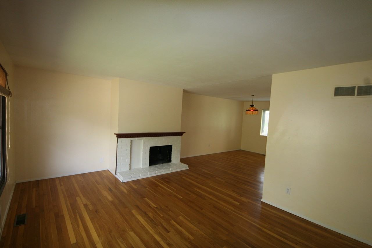 410 Sorrento Dr - Photo 2 of 11