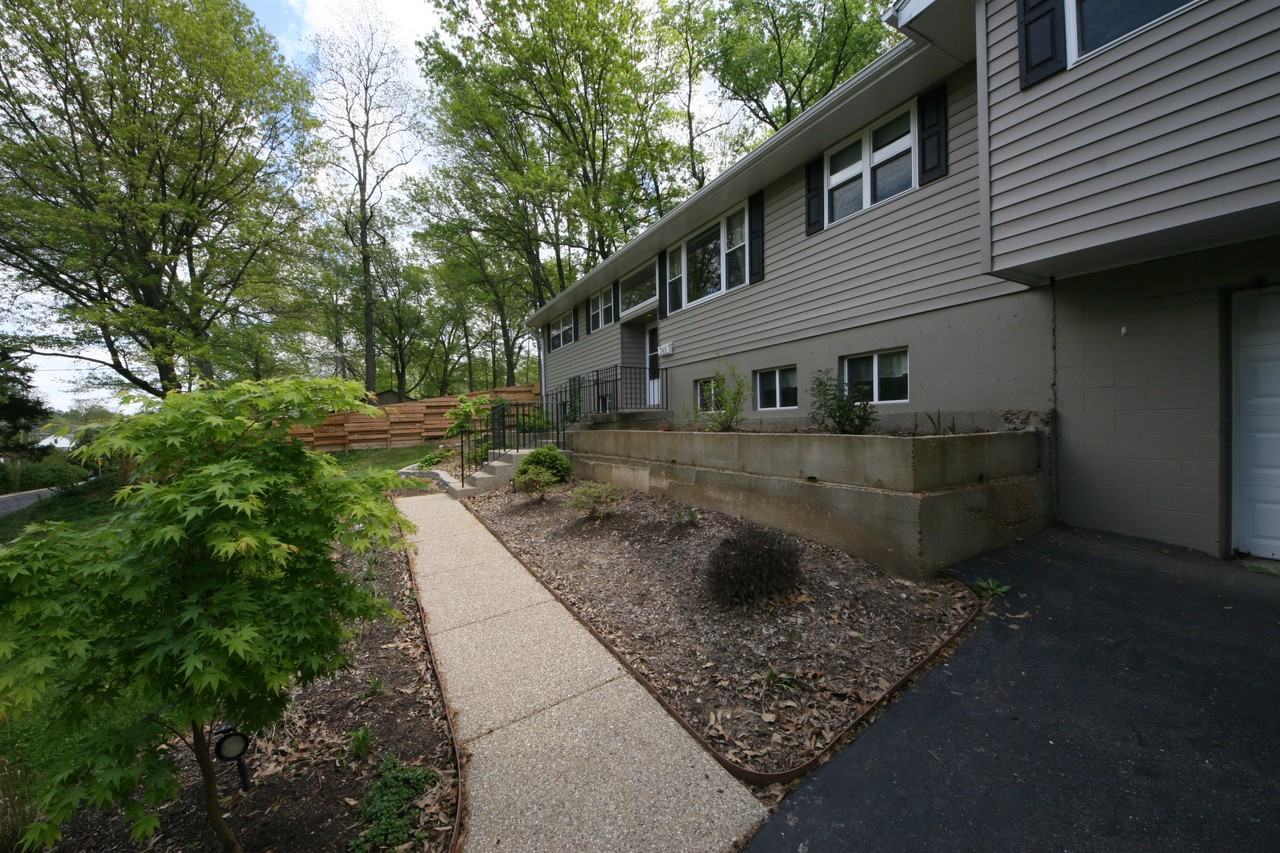 748 E Argonne Dr - Photo 2 of 23