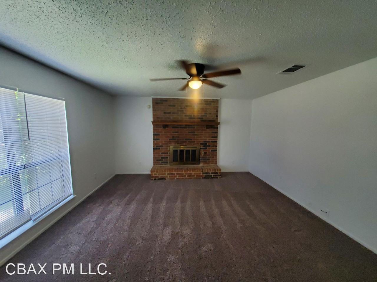 2301 Sweetbriar Ct - Photo 3 of 10