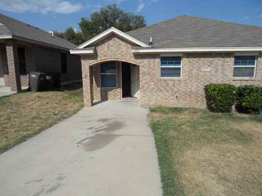 2900 NW 29th St #102 - Photo 3 of 17