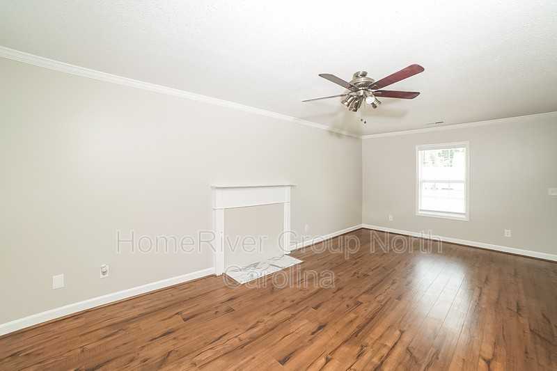 1430 Somerset Crossing Ln - Photo 3 of 18