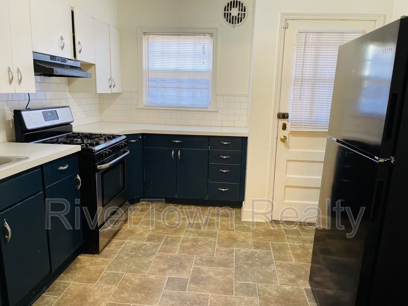 3558 Poplar Ave - Photo 4 of 13