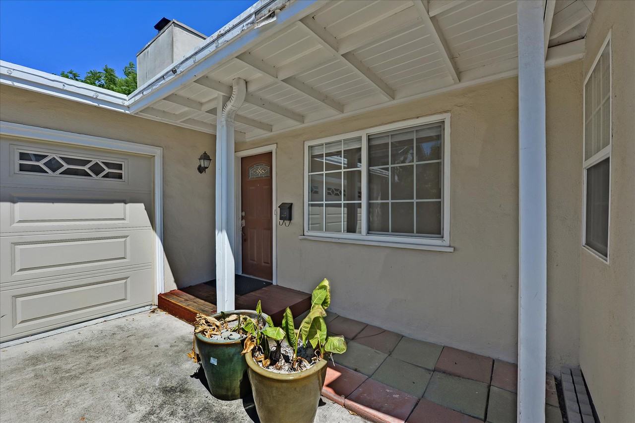 3337 Vernon Ter - Photo 2 of 23