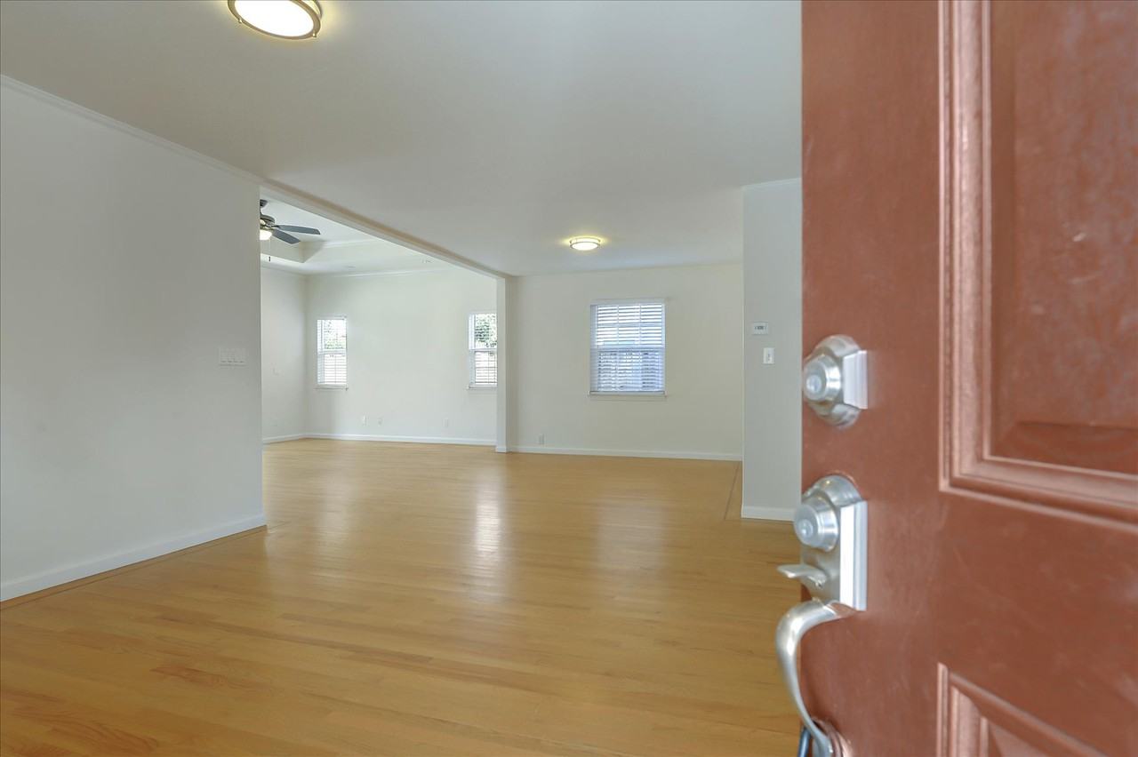 3337 Vernon Ter - Photo 3 of 23