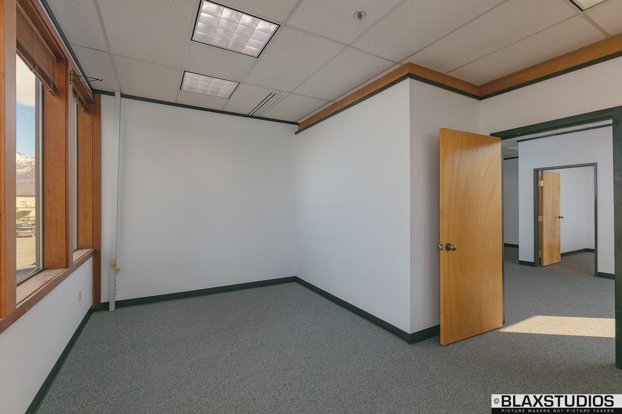 634 S Bailey St - Photo 3 of 20