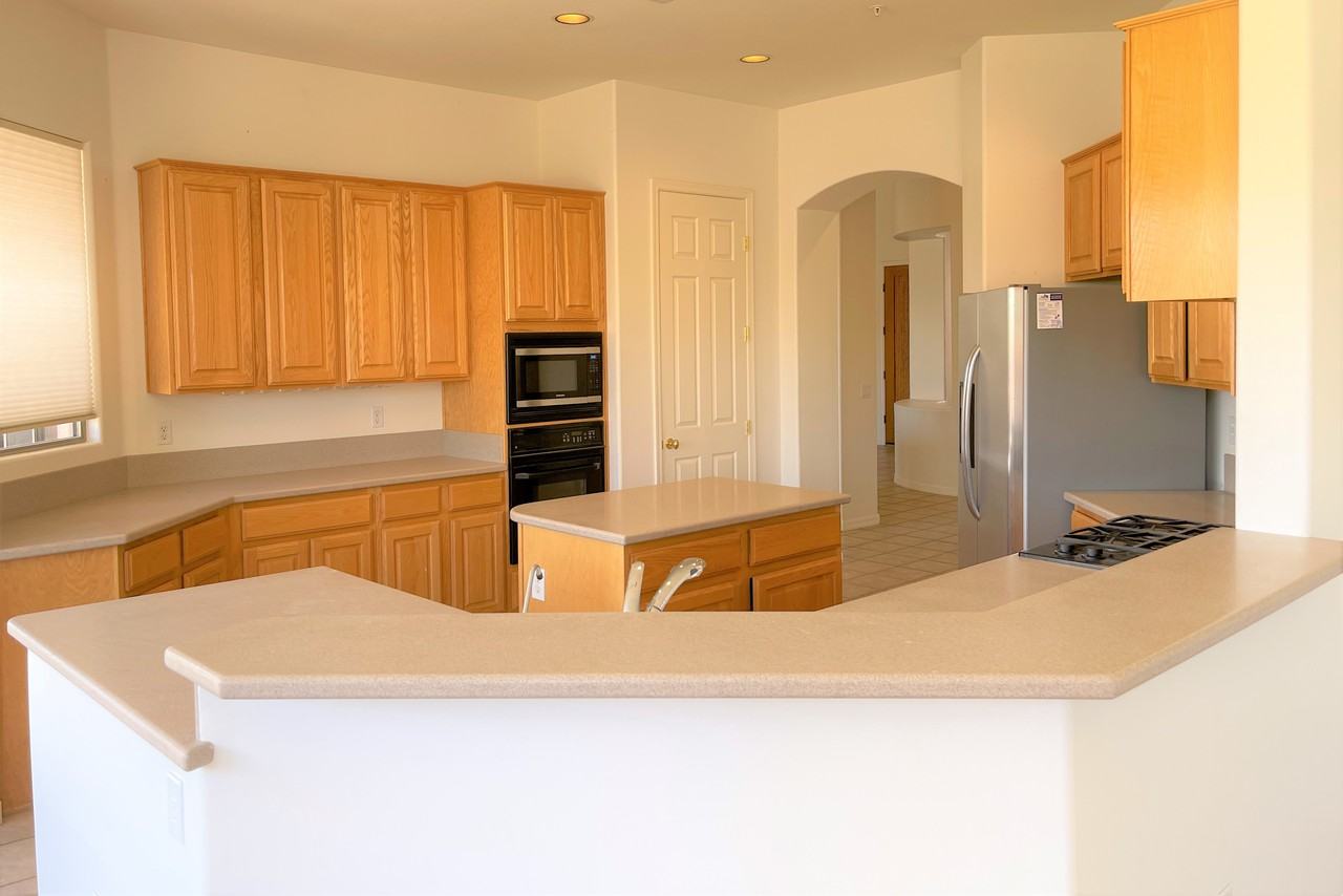 9331 E Mark Ln - Photo 3 of 26