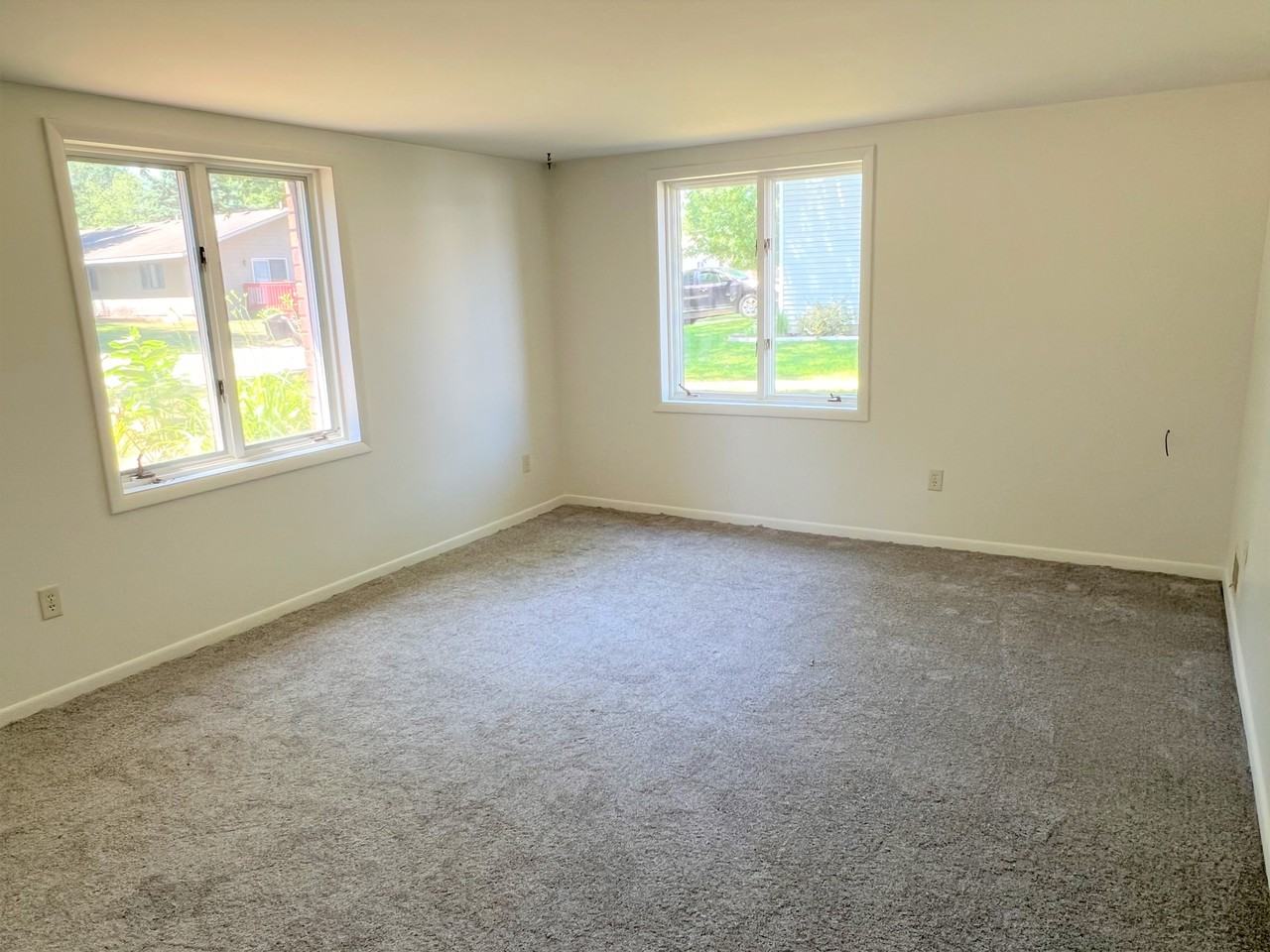 569 Diekema Ave - Photo 3 of 3