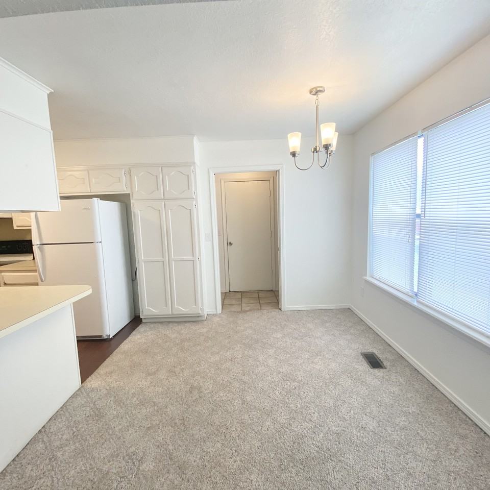 6644 S Victor Ave - Photo 2 of 4