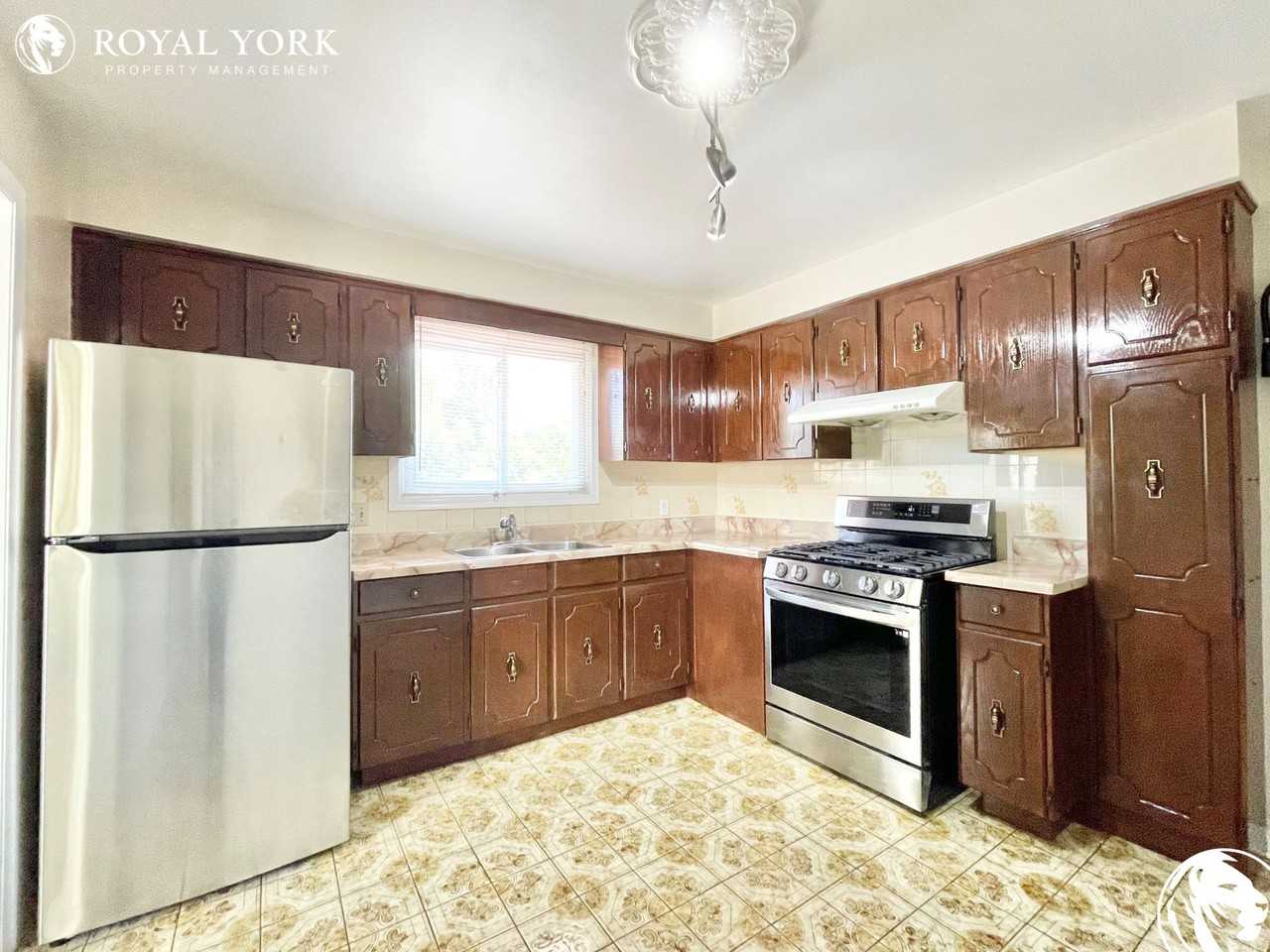 110 Rodda Blvd - Photo 2 of 21