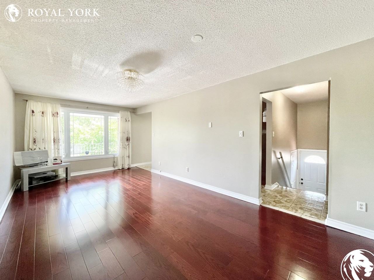 110 Rodda Blvd - Photo 3 of 21