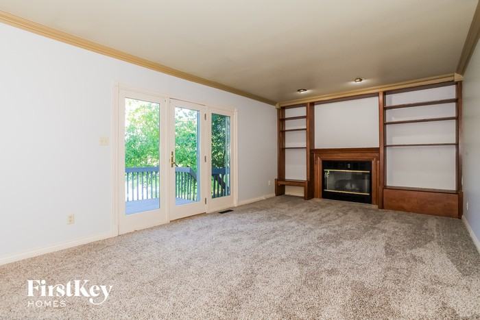 5130 Lakeside Dr - Photo 3 of 15