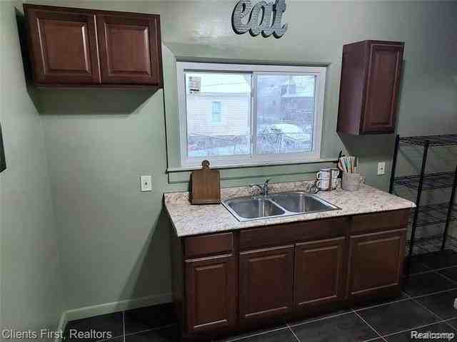 14623 Hubbell St - Photo 4 of 10