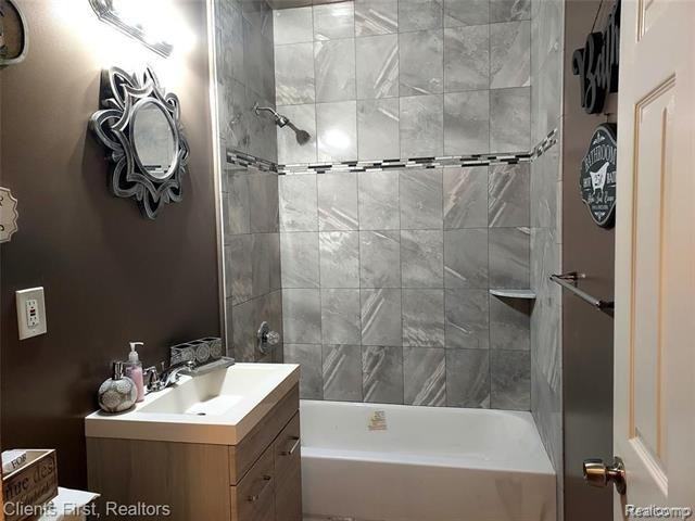 14623 Hubbell St - Photo 7 of 10