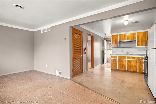 1357 Goddard Rd - Photo 3 of 16