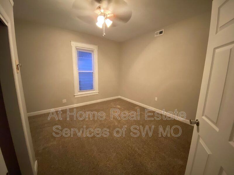 519 S Main Ave - Photo 4 of 14
