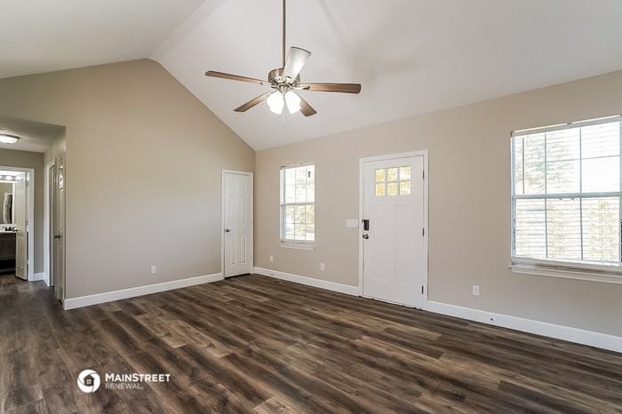 7525 Christopher St - Photo 3 of 16