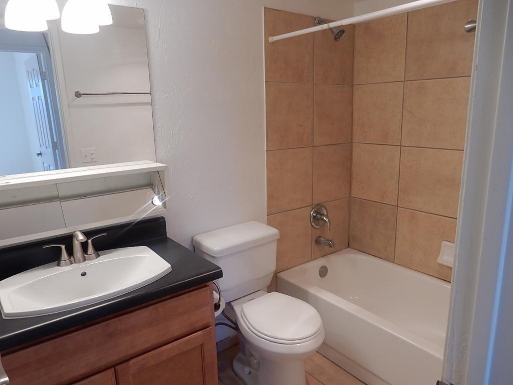 3135 N Mountain Ave - Photo 3 of 8