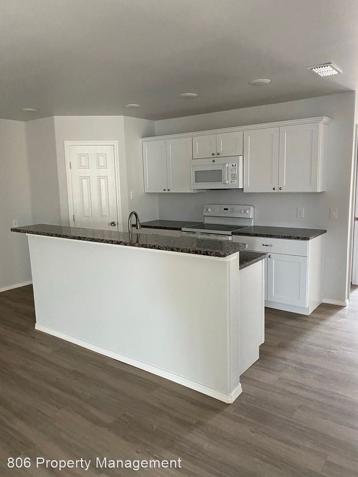 5509 Jarvis St - Photo 3 of 5