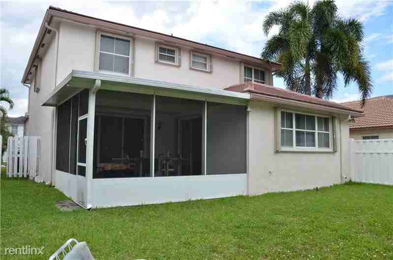 7470 Nw 1st Pl - Photo 3 of 20