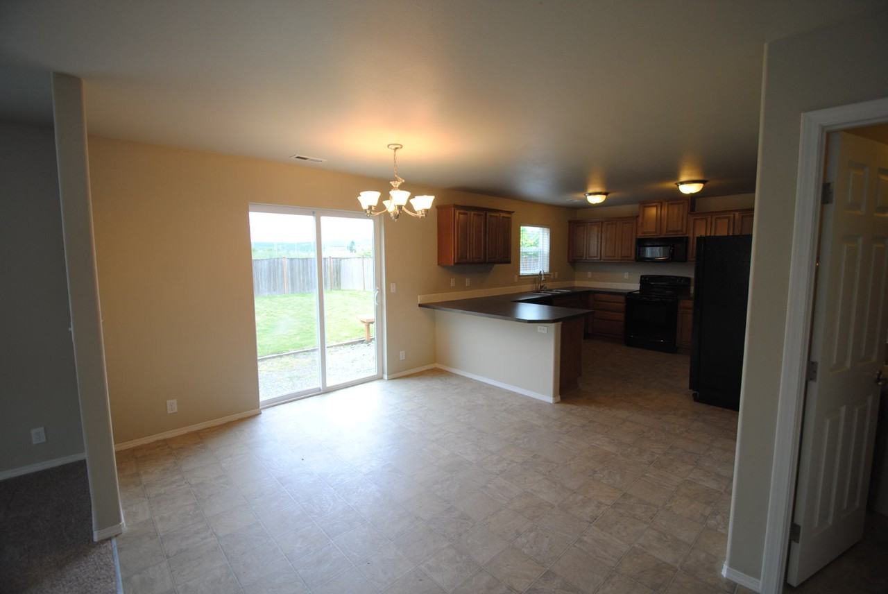 116 Weaver St NE - Photo 3 of 8