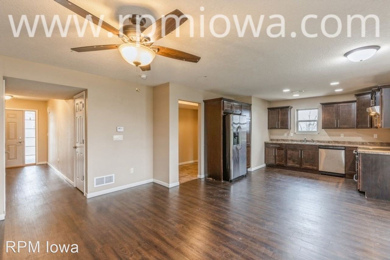 318 E 5th St - Photo 2 of 17