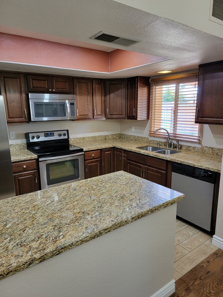 1873 E Watson Dr - Photo 2 of 10