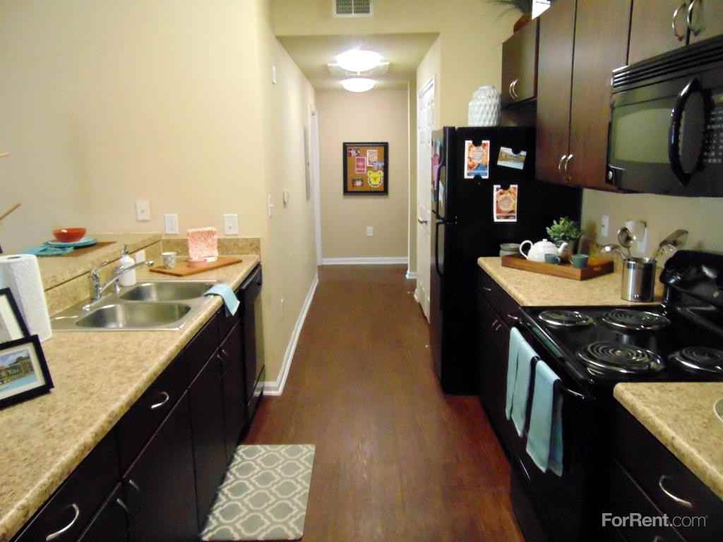 Spring Place Student Apartments - Photo 3 of 19