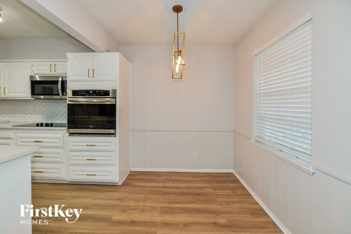 1206 Dearborn Dr - Photo 3 of 10