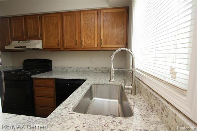 109 Walnut Blvd - Photo 3 of 9