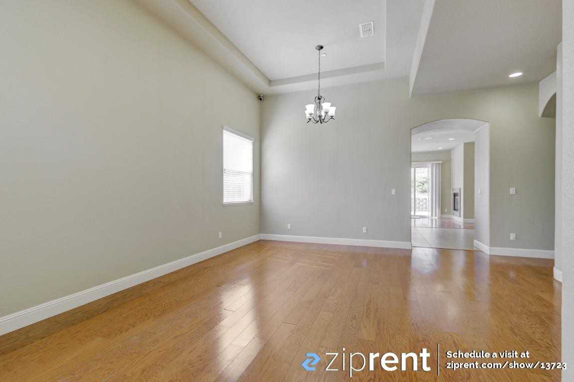 686 Lefevre Dr - Photo 3 of 20